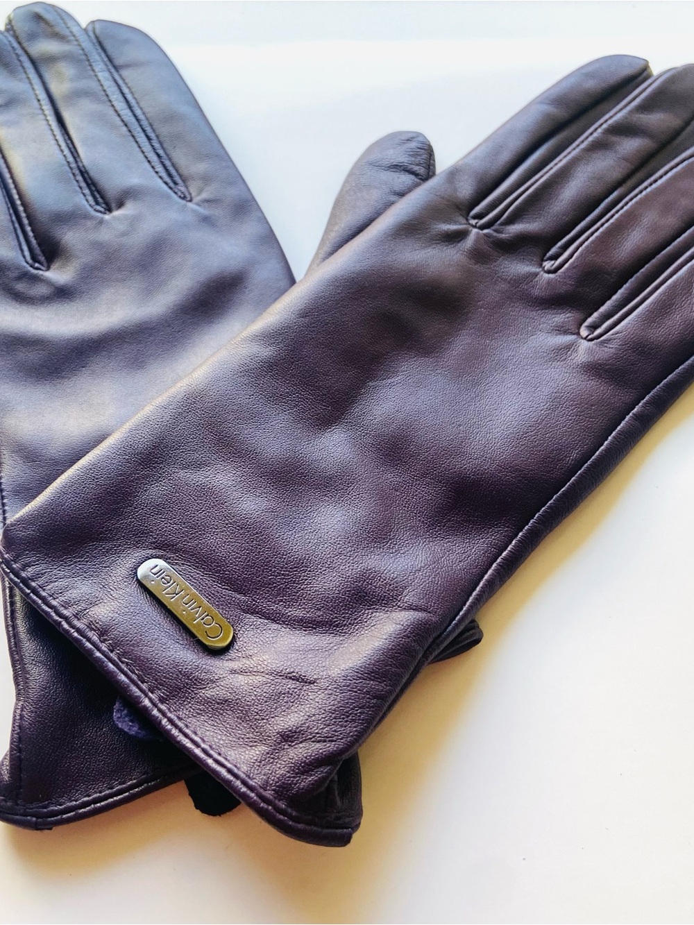 Calvin Klein Women’s Touchscreen Gloves: phone -friendly, never worn, Plum